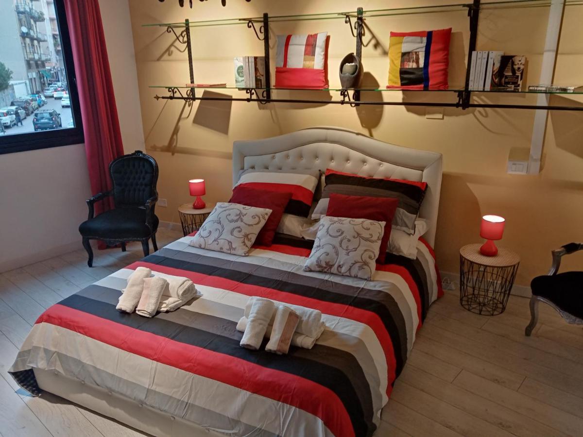 Einaudi 56 Guest House Кальяри Экстерьер фото
